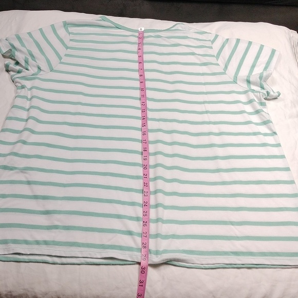 Torrid classic fit womens top size 4X - Picture 8 of 9